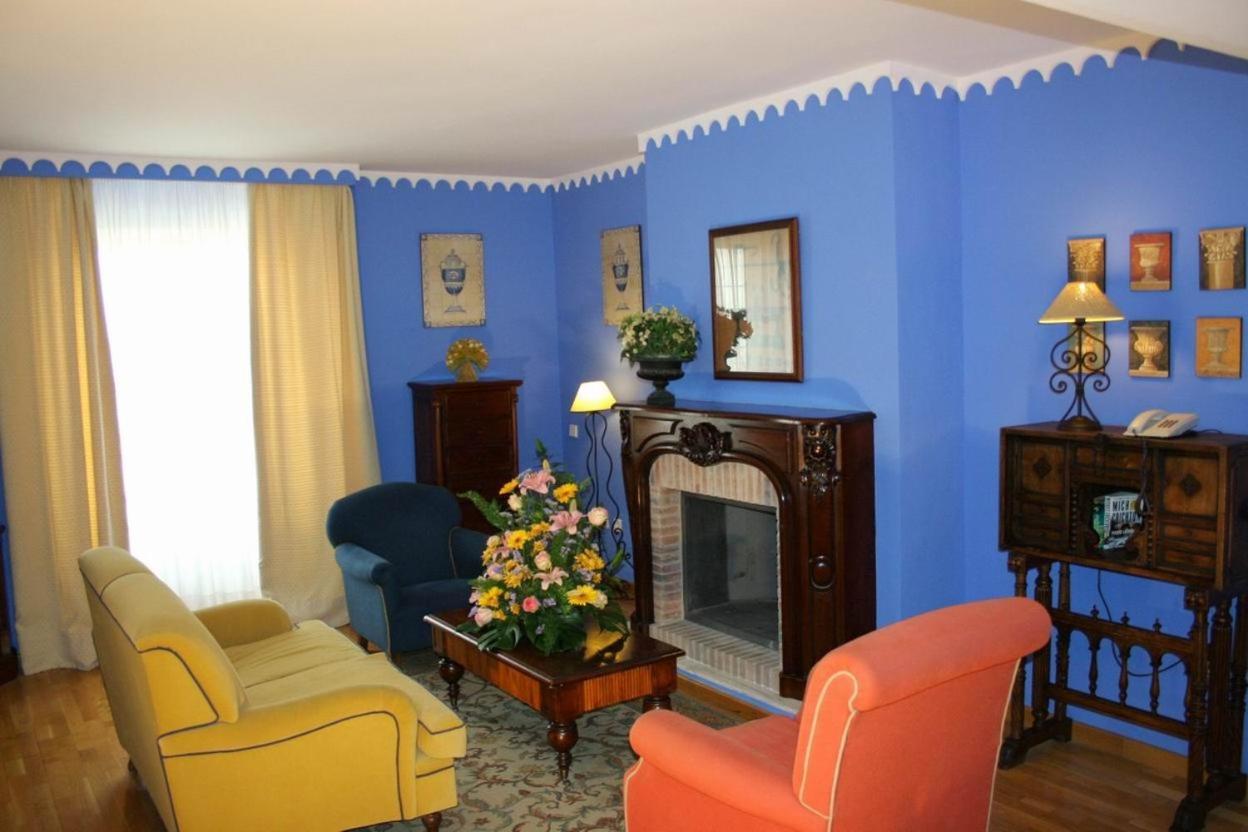 Hotel Alcazar De La Reina Carmona  Luaran gambar